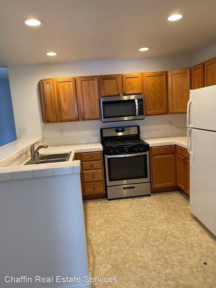 1741 Art Ct - Photo 3 of 10