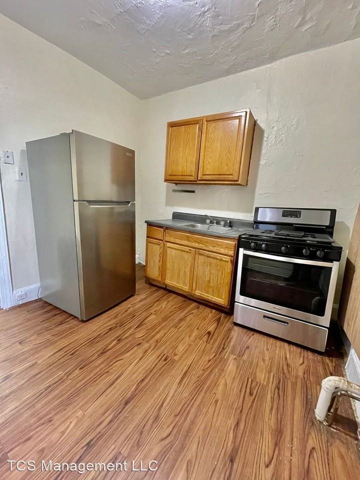 5529 Jane St - Photo 2 of 8