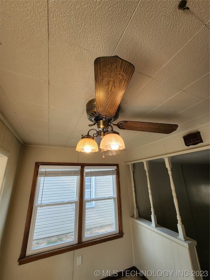 616 S Cedar St - Photo 3 of 45