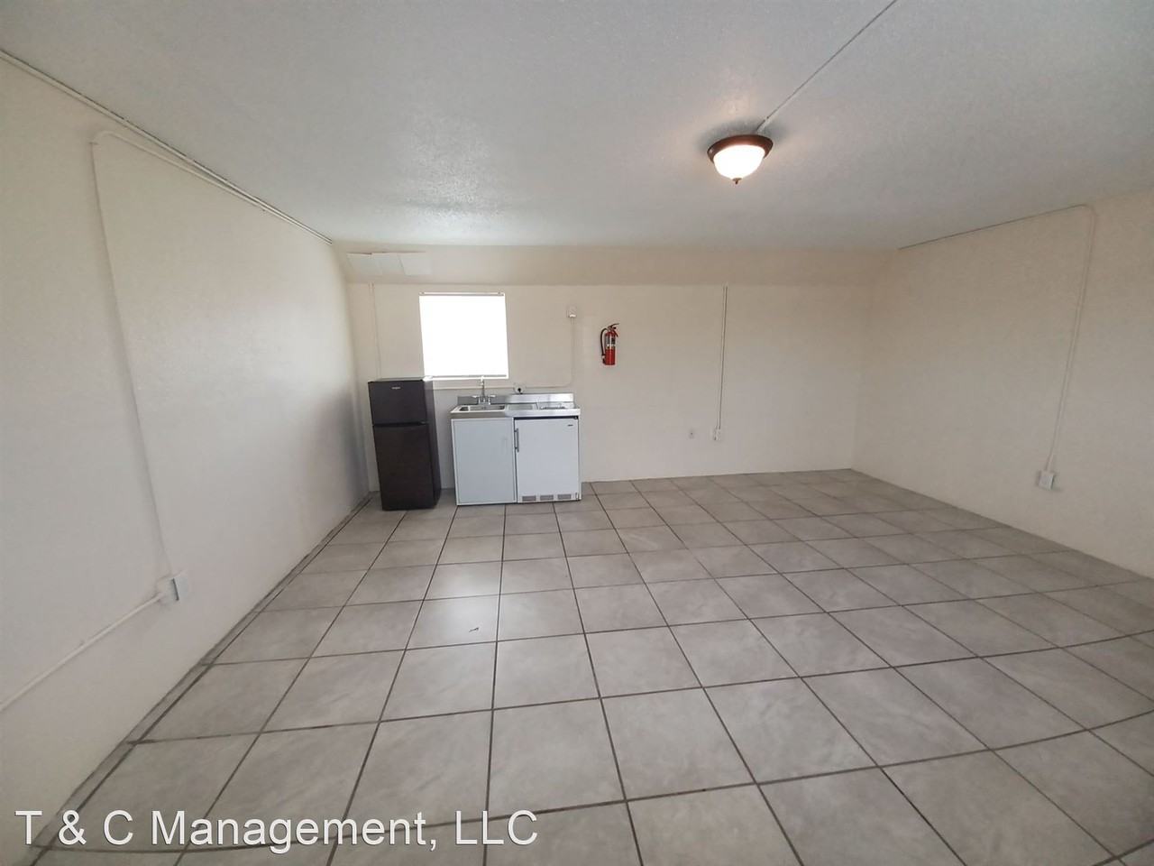 Roadrunner Apartments.. Utilities included! - Photo 3 of 20