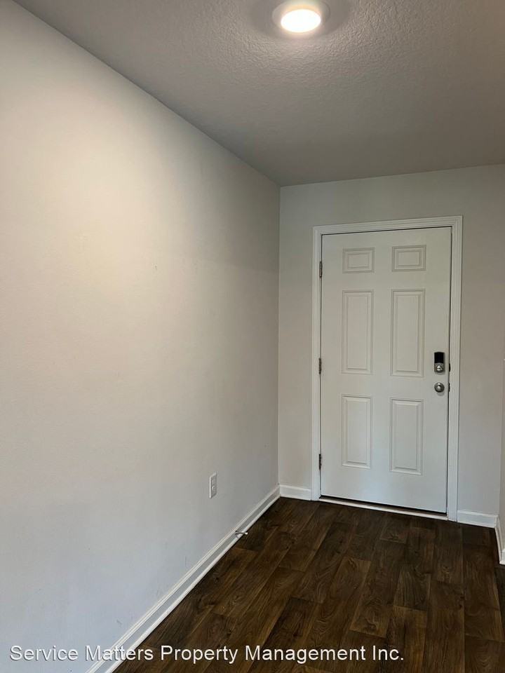 7571 Oak Lake Blvd - Photo 3 of 40