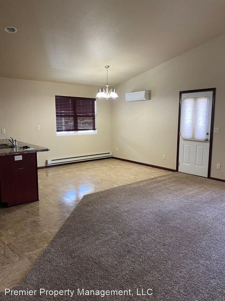 350B Little Rock Ct - Photo 2 of 13