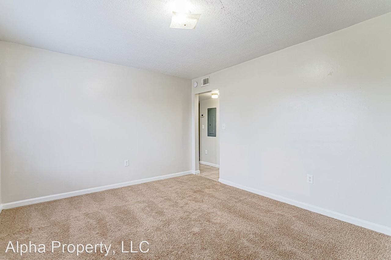 1103 Hampton Ave Ext - Photo 2 of 13