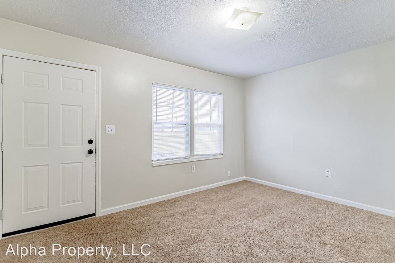 1103 Hampton Ave Ext - Photo 3 of 13