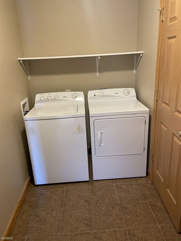 1033 Donna Ln - Photo 3 of 4