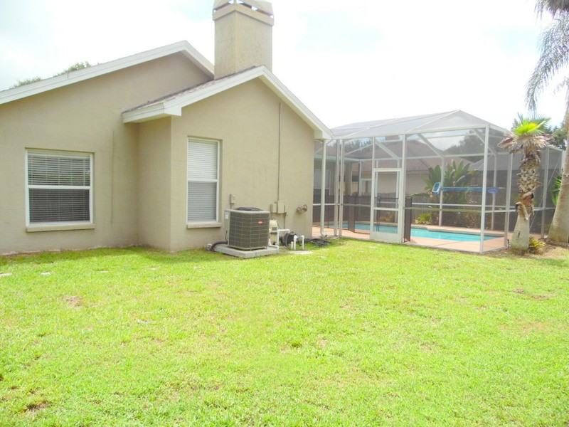 19708 Wyndmill Cir - Photo 3 of 17