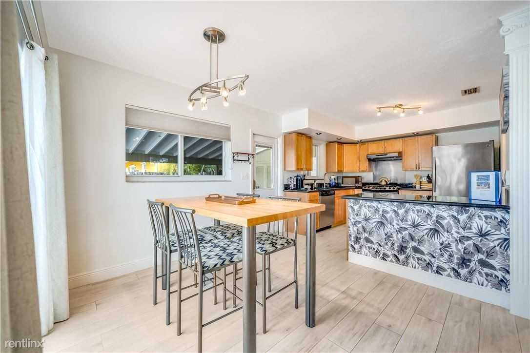 1606 Ne 15th Ave - Photo 3 of 10