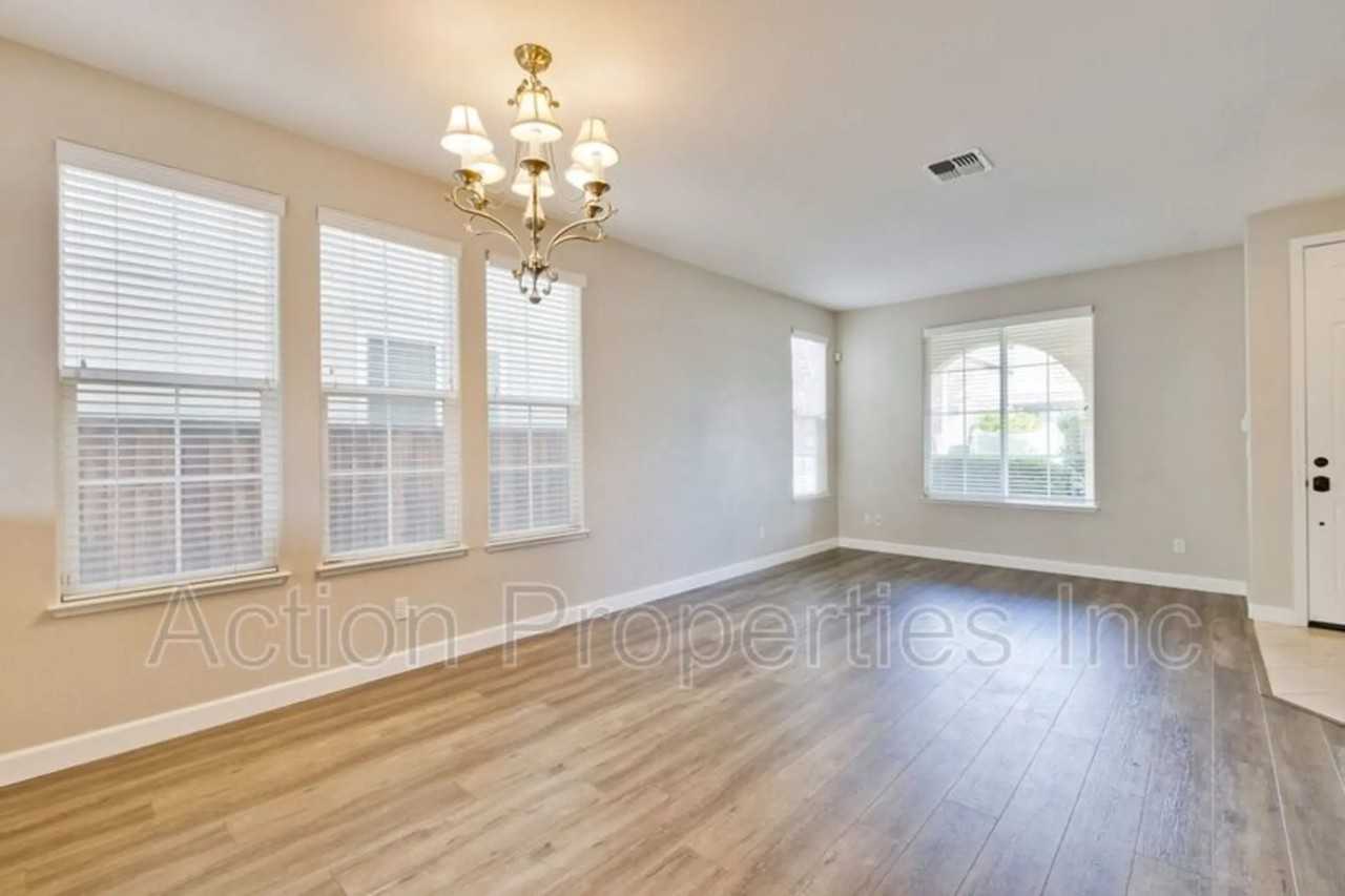 1233 Arabelle Way - Photo 3 of 29