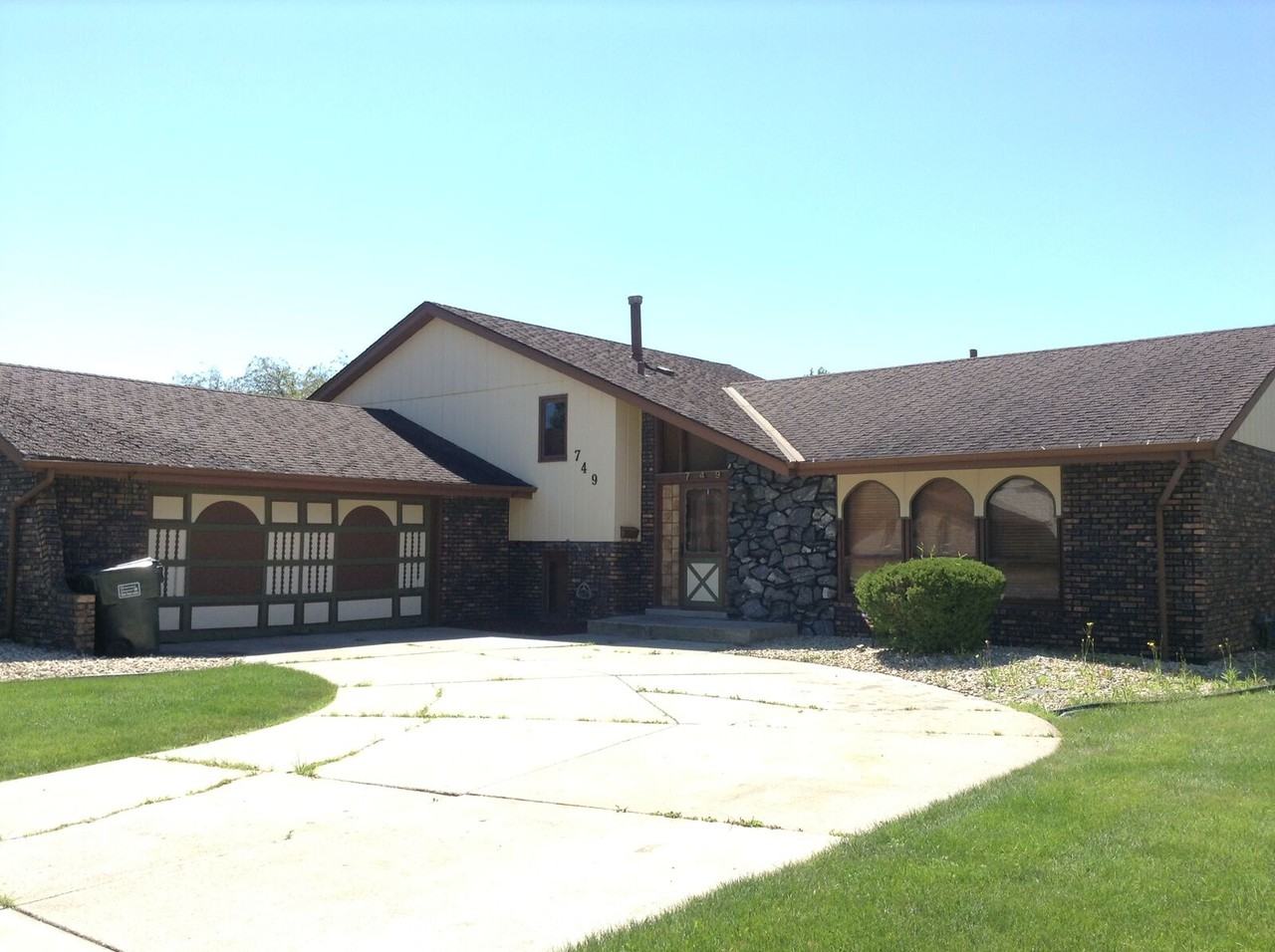 749 E 193rd Pl - Photo 2 of 5