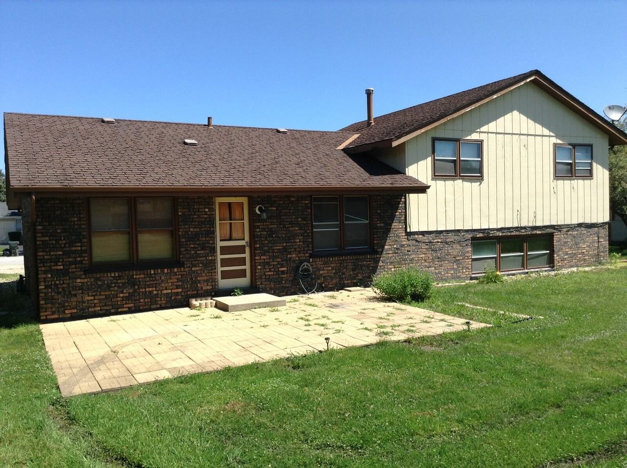 749 E 193rd Pl - Photo 3 of 5