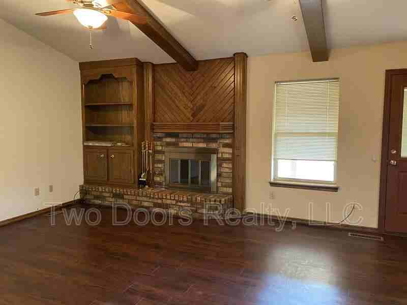 10608 S Blackwelder Ave - Photo 2 of 34