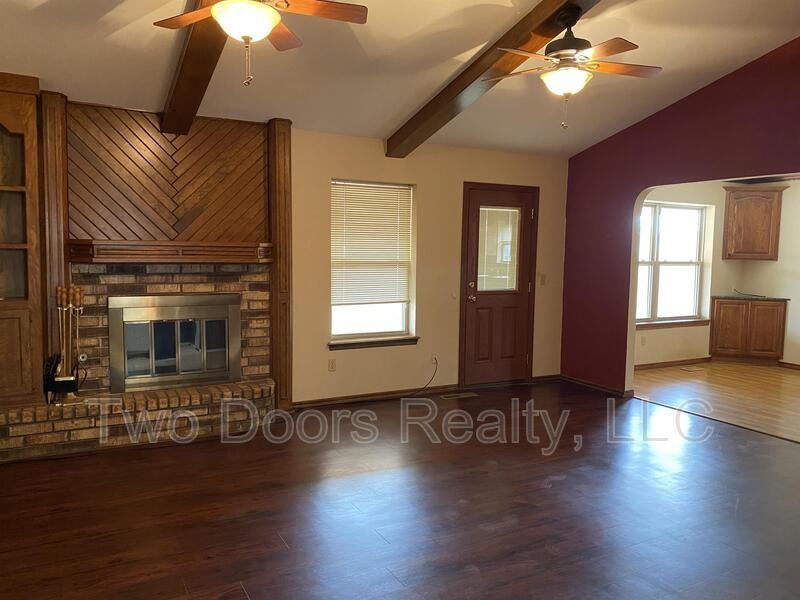 10608 S Blackwelder Ave - Photo 3 of 34