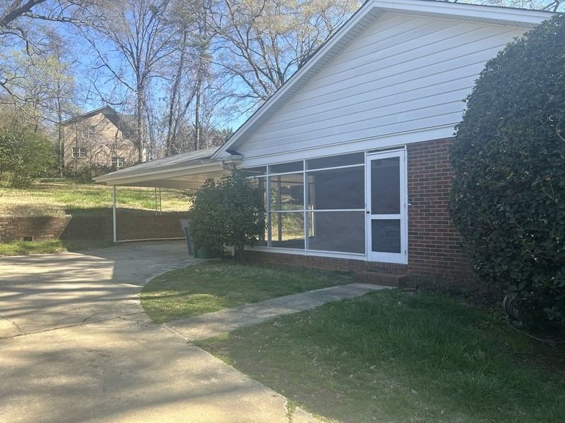 5927 Sharon View Rd - Photo 3 of 23