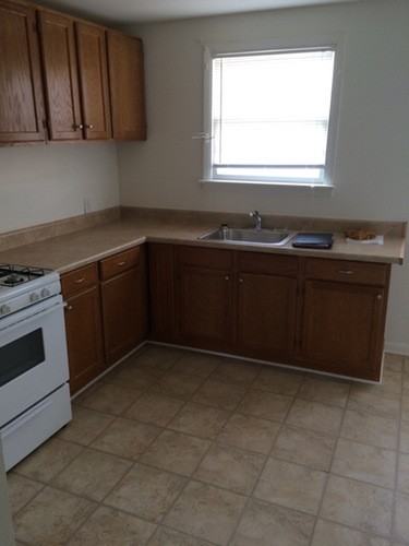 1823 Thomas St - Photo 2 of 10