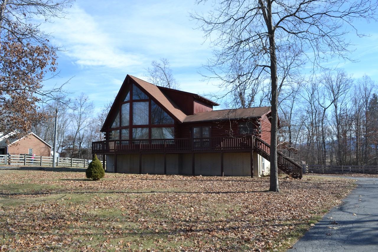 646 Steeles Fort Rd - Photo 2 of 23