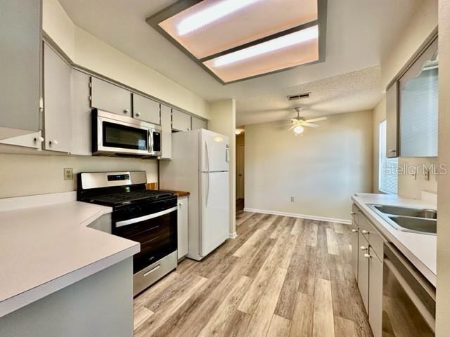 1126 Ben Hope Dr - Photo 2 of 17