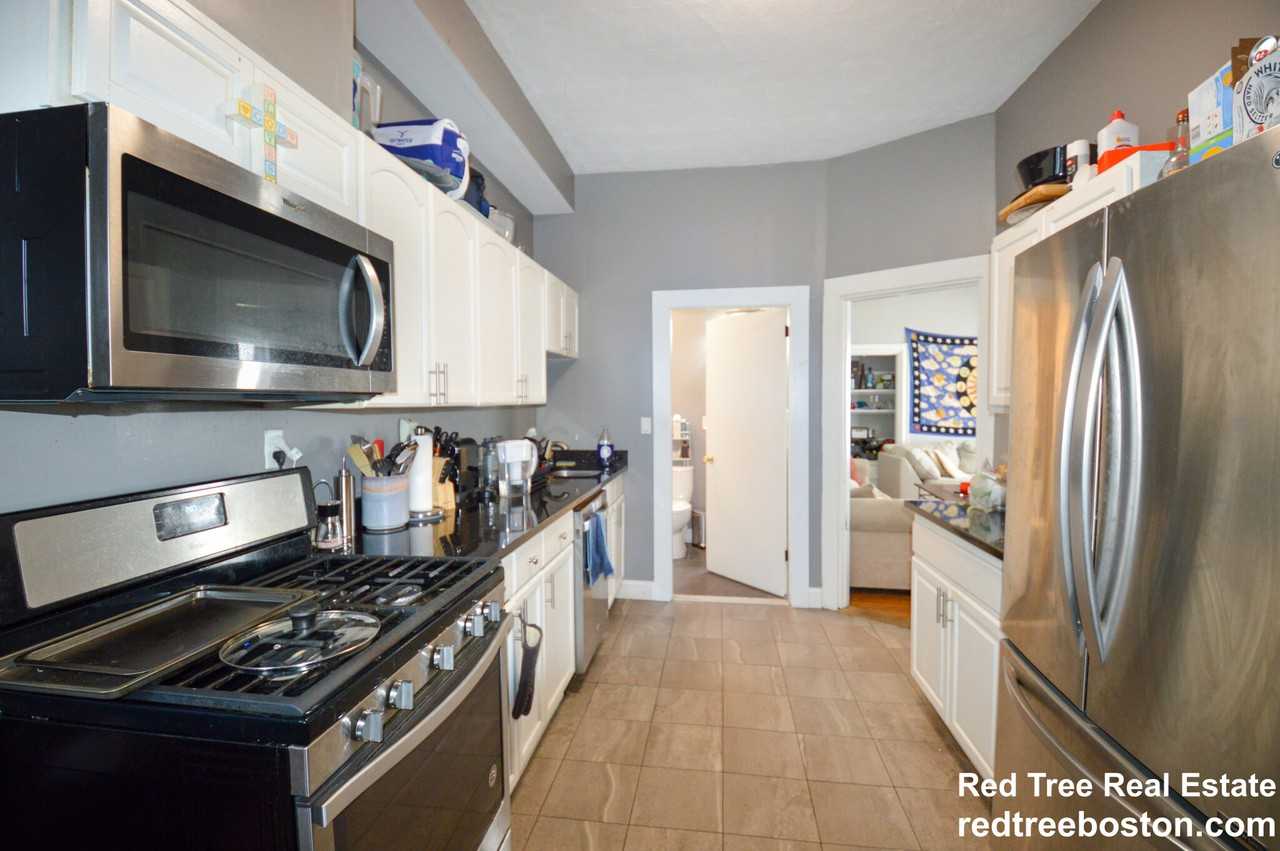 88 Surrey St #1 - Photo 3 of 12