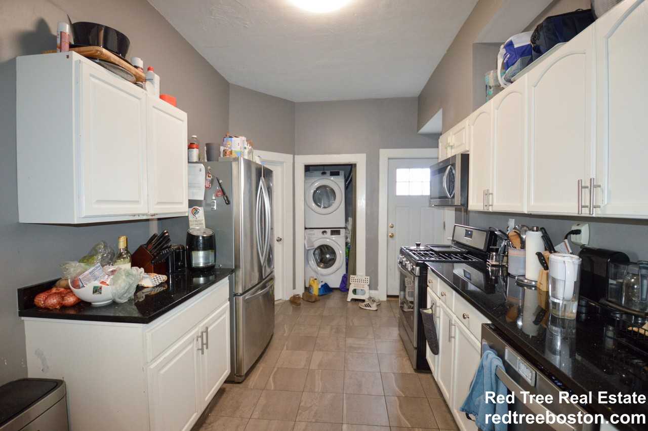 88 Surrey St #1 - Photo 4 of 12