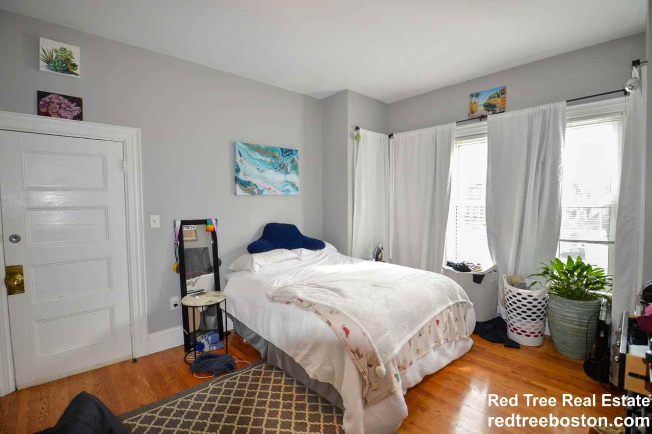 88 Surrey St #1 - Photo 6 of 12