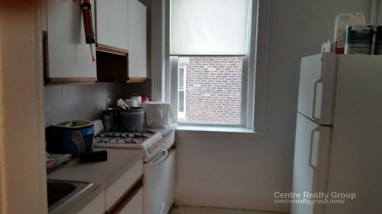 122 Warren St - Photo 3 of 5