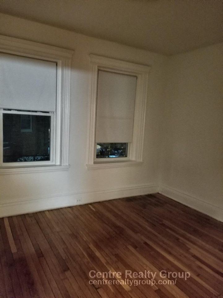 122 Warren St - Photo 4 of 5