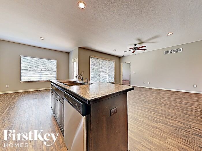 10911 Highview Rd - Photo 3 of 17