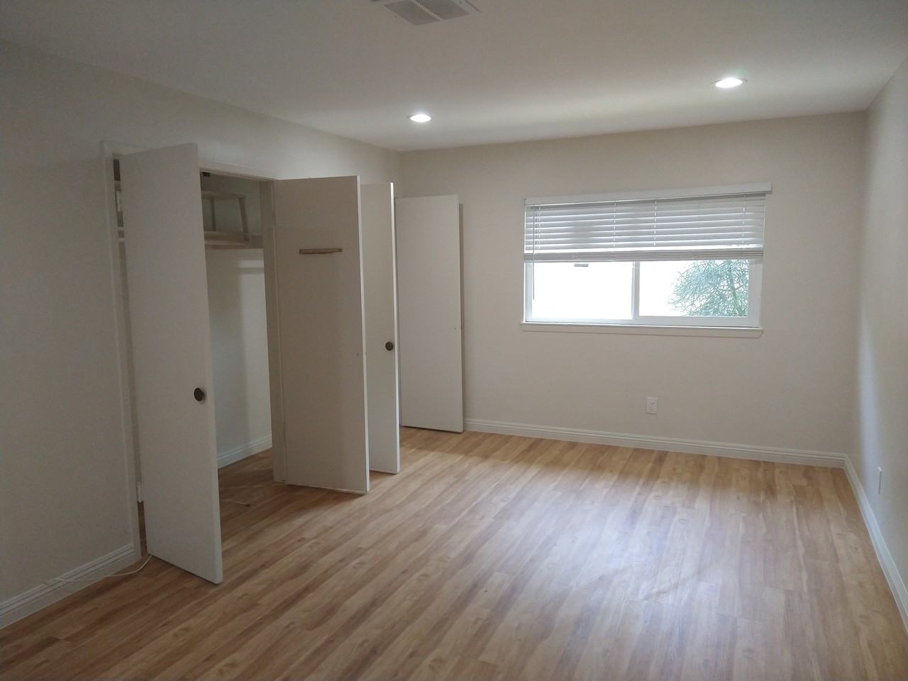 1005 Scripps Drive - Photo 2 of 6