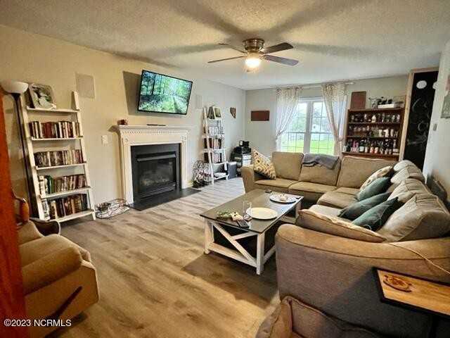 211 Bennett Lane - Photo 2 of 12