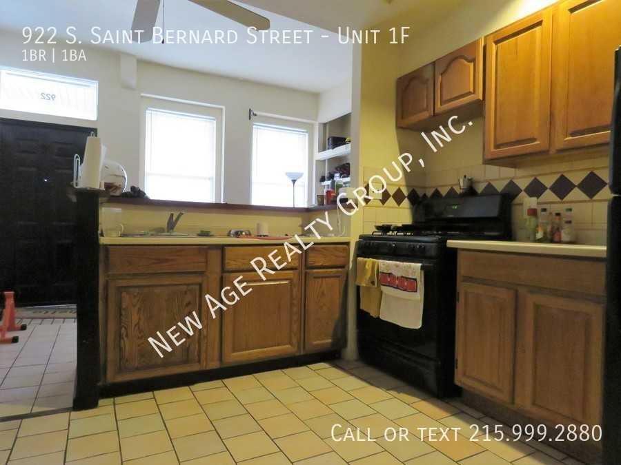 922 S Saint Bernard St #1F - Photo 2 of 6