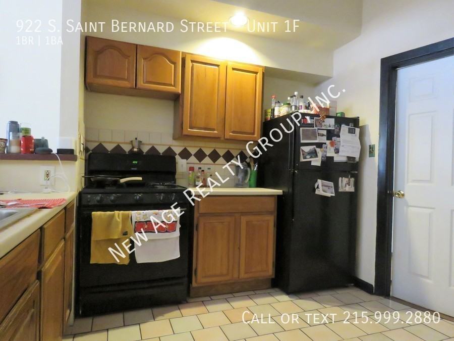 922 S Saint Bernard St #1F - Photo 3 of 6