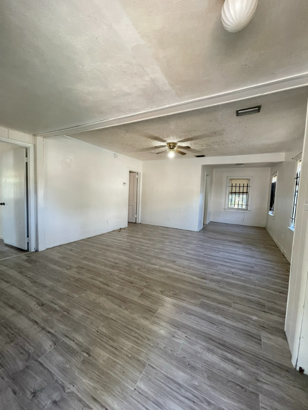 1978 Brackland St - Photo 2 of 11