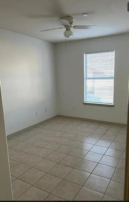 1610 E. Plum St - Photo 7 of 10