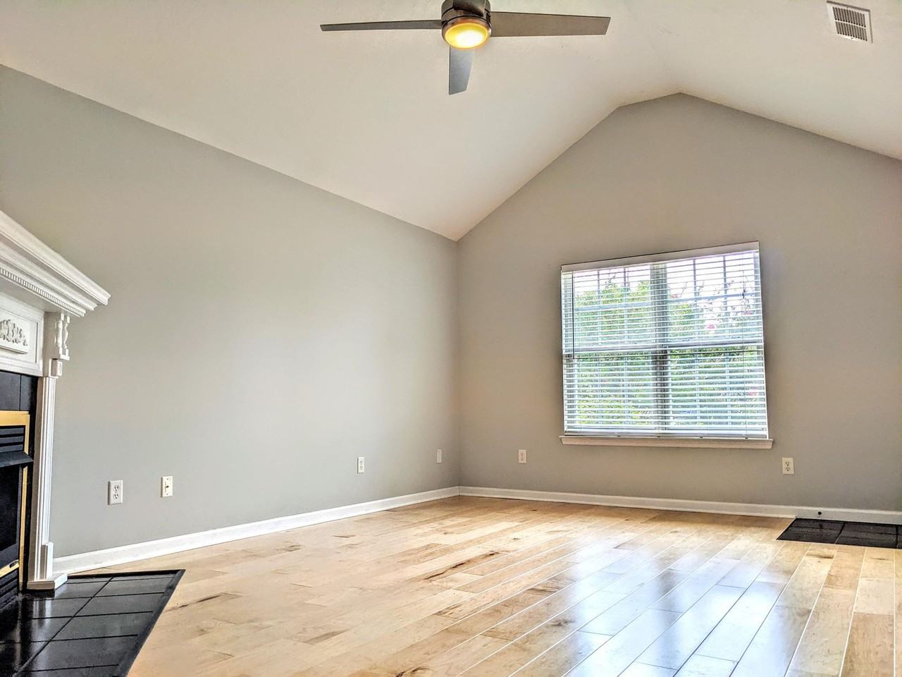 2045 Shoreline Dr #1 - Photo 4 of 15