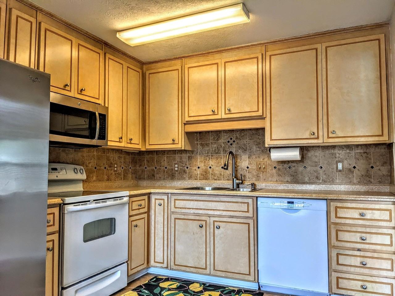 2045 Shoreline Dr #1 - Photo 7 of 15