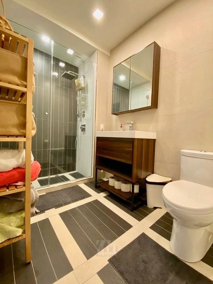 E 19th St #6B - Photo 7 of 15
