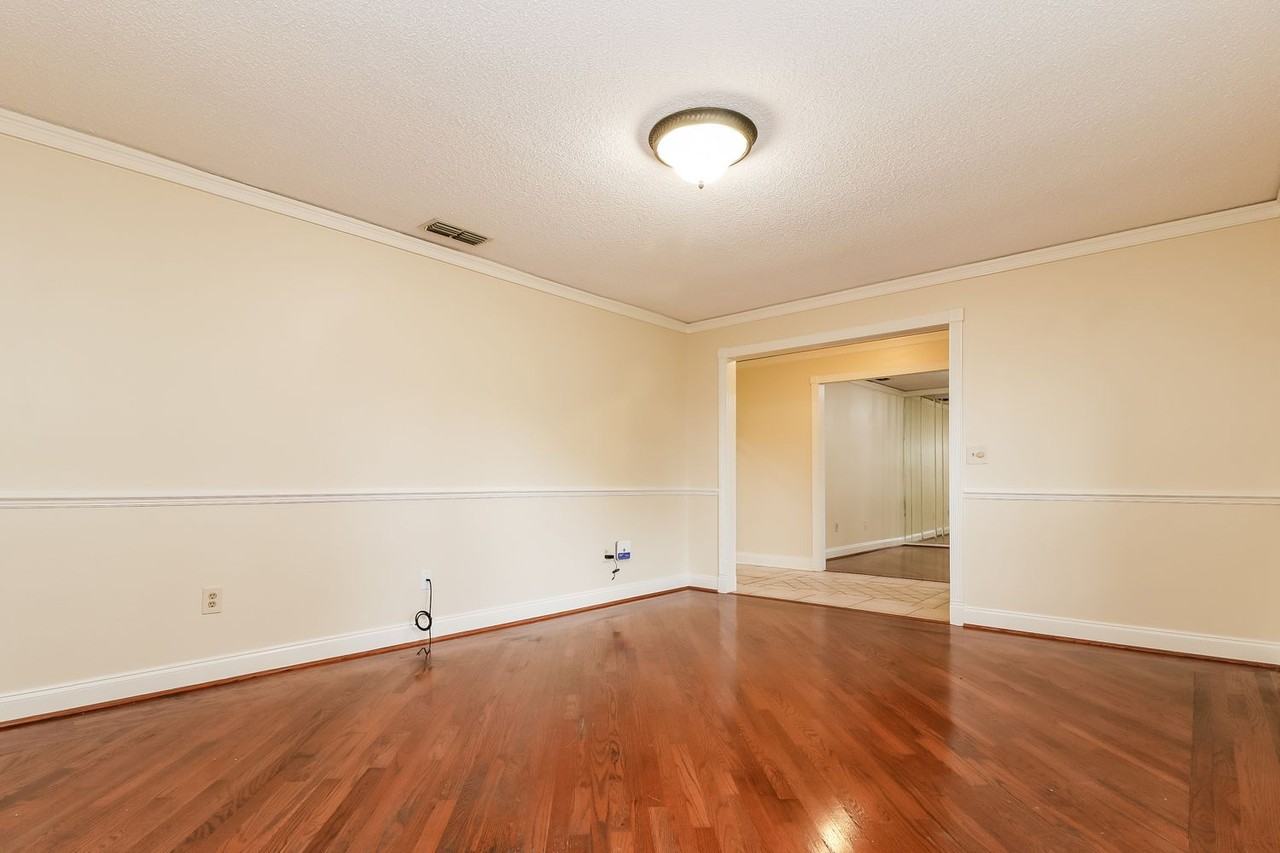 18305 Cypress View Way - Photo 3 of 20