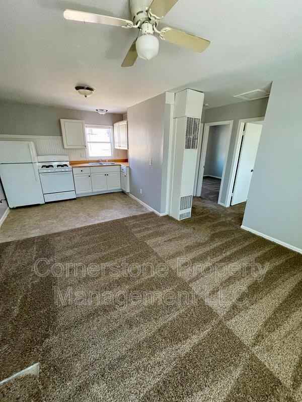 8275 Lakeview Dr - Photo 2 of 5