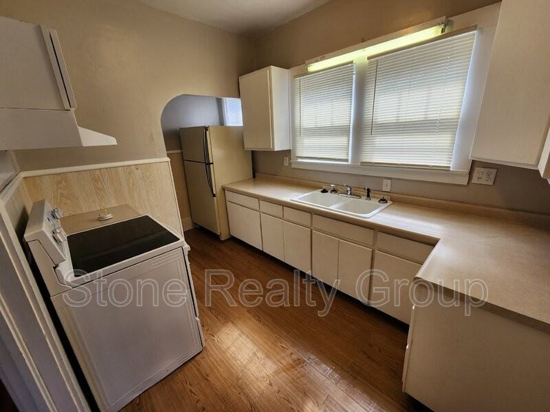 1716 N 12th St - Photo 4 of 8