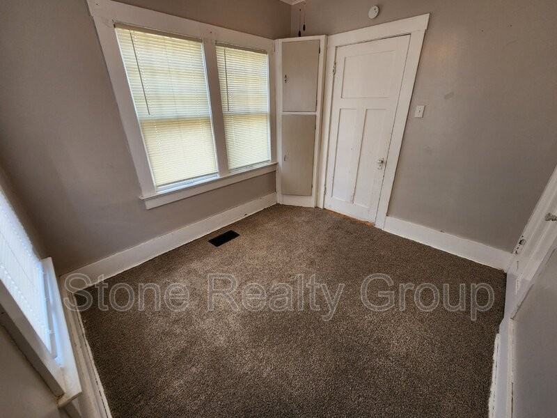 1716 N 12th St - Photo 5 of 8