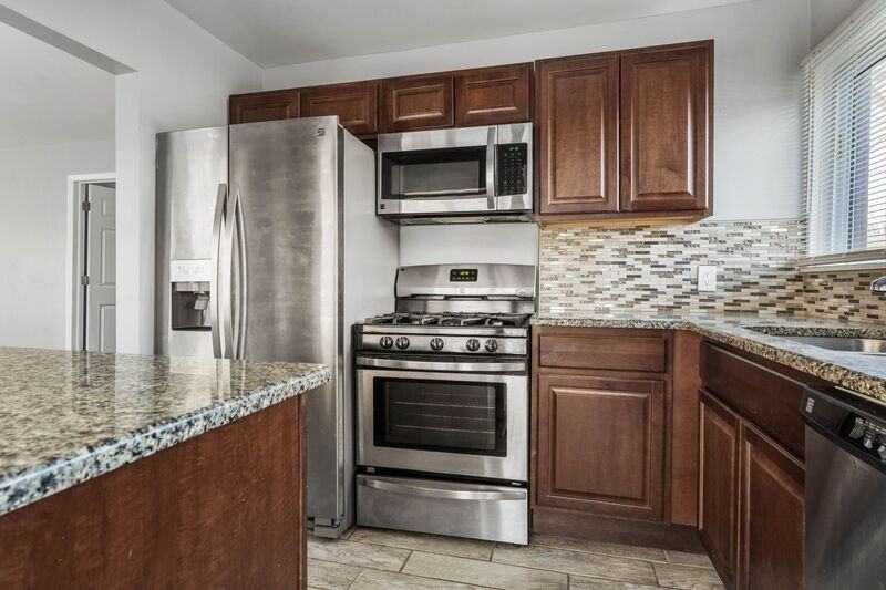 21704 Jefferson St - Photo 2 of 10