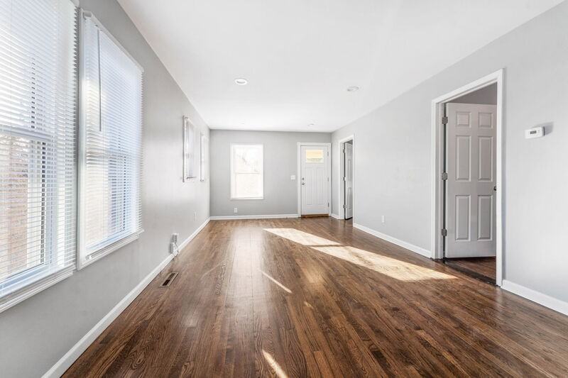 21704 Jefferson St - Photo 6 of 10