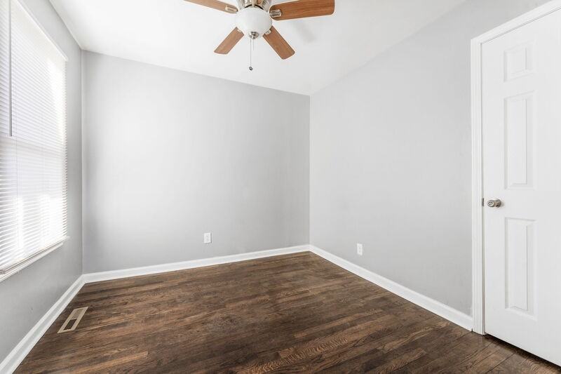 21704 Jefferson St - Photo 7 of 10