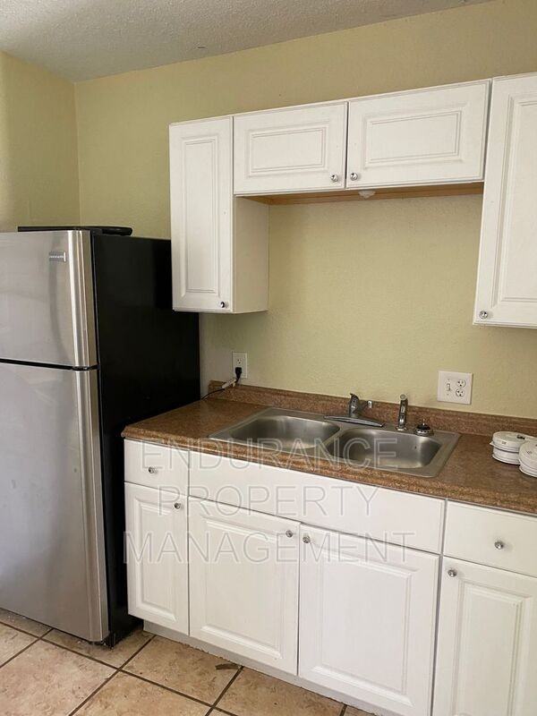 624 W 2nd St - Photo 5 of 15