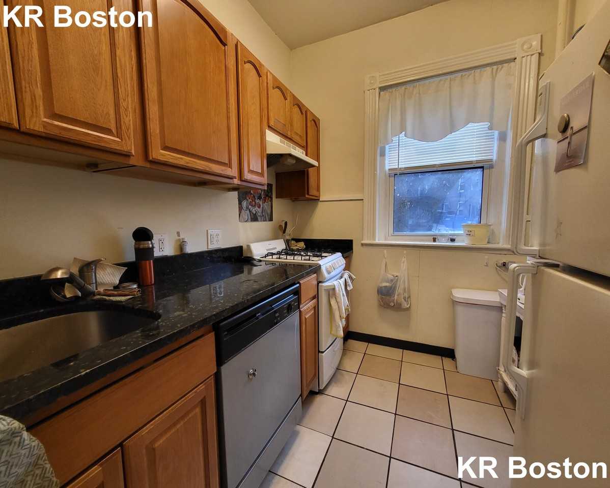 Gordon St. & Commonwealth Ave #3 - Photo 6 of 20