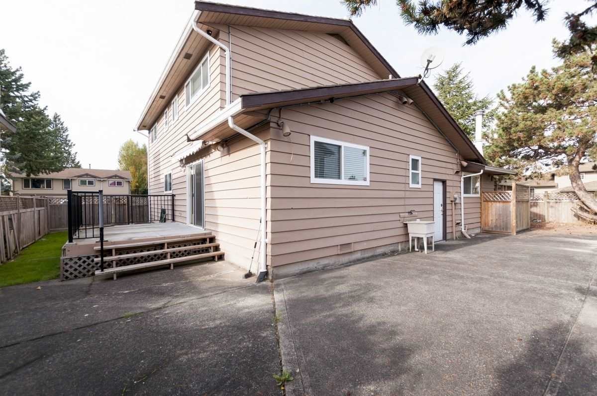 9640 Glenthorne Drive - Photo 2 of 10