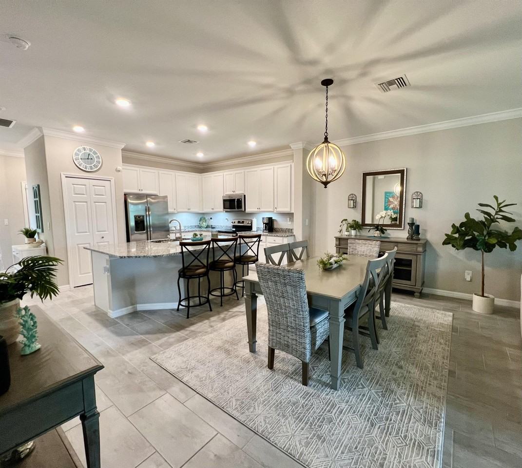 9184 Glenforest Dr #1 - Photo 4 of 17