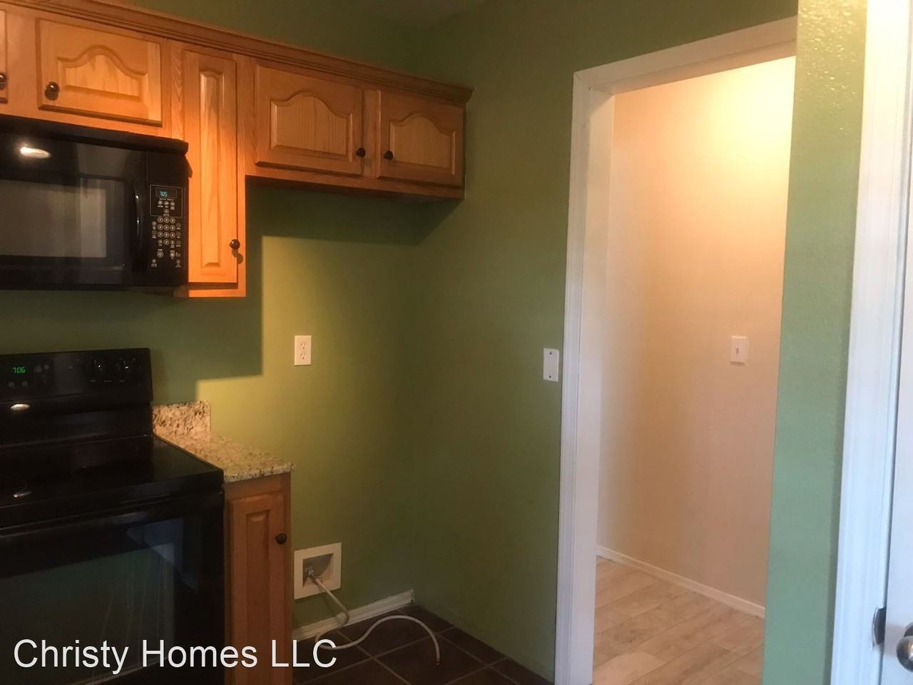 2107 Sw 59th Ave - Photo 3 of 14
