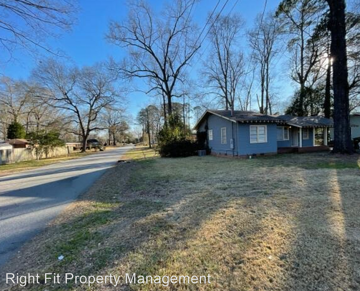 2820 Walker St - Photo 2 of 14