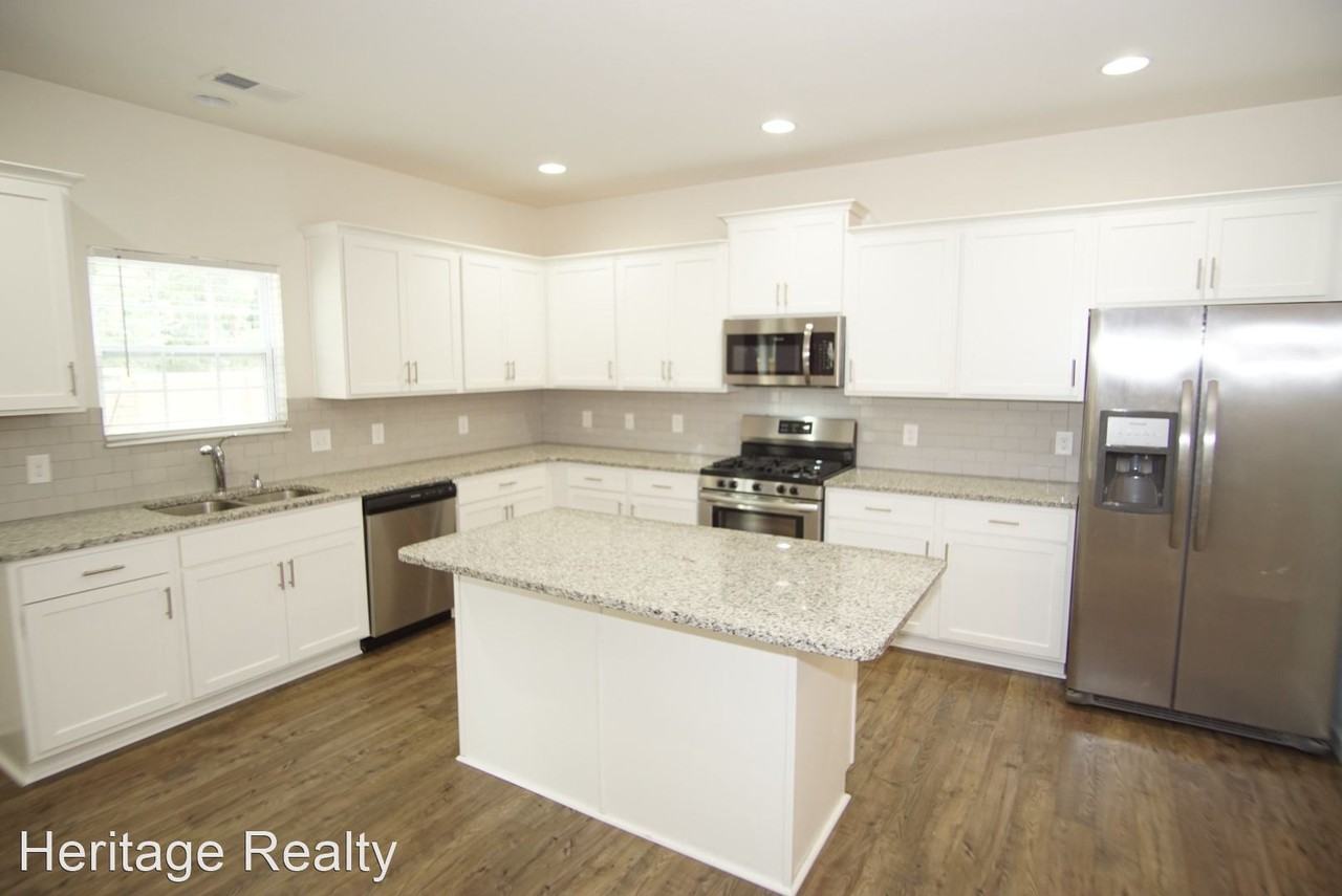 1537 Sergeant Ln - Photo 3 of 25