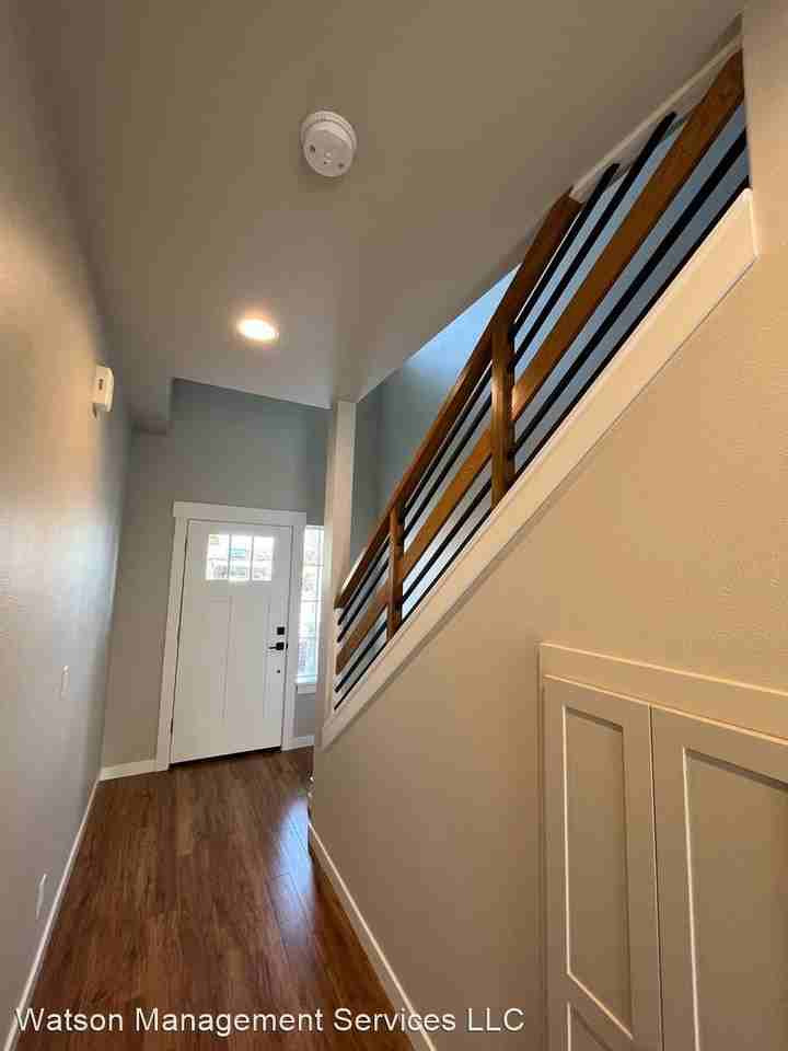 558 Harrison St - Photo 3 of 33